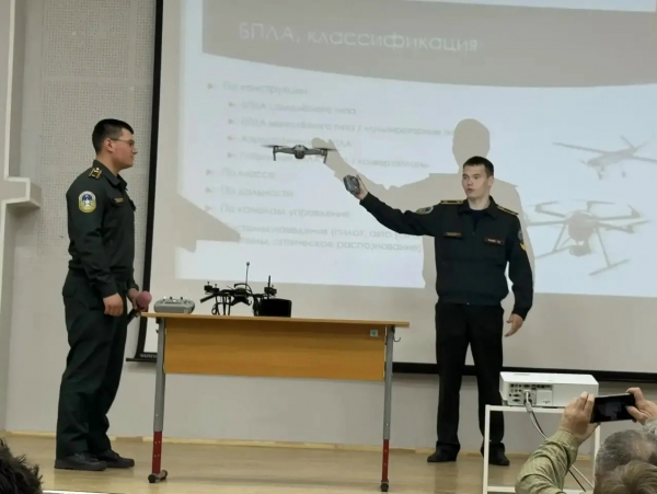 МОСКОВСКИМ ШКОЛЬНИКАМ РАССКАЗАЛИ О ПВО И КВАДРОКОПТЕРАХ