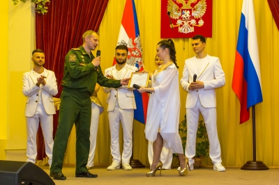 НА КОНЦЕРТЕ ЗВУЧАЛИ ПЕСНИ, ПОСВЯЩЕННЫЕ ЖЕНЩИНАМ