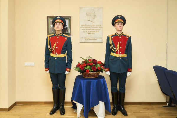 В ЦЕНТРАЛЬНОМ ДОМЕ РОССИЙСКОЙ АРМИИ ОТКРЫЛИ МЕМОРИАЛЬНУЮ ДОСКУ ГЕРОЮ СОВЕТСКОГО СОЮЗА Д.М. КАРБЫШЕВУ