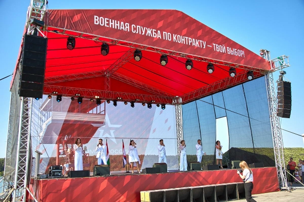 В НЕБЕ НАД КАЛУГОЙ &ndash; ВОЗДУШНЫЕ АСЫ, А НА СЦЕНЕ &ndash; АРТИСТЫ ЦДРА