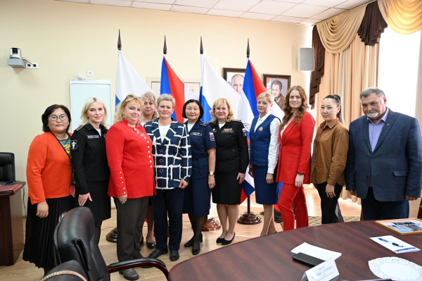 СОТРУДНИКИ ЦДРА ПРОВЕЛИ КРУГЛЫЙ СТОЛ ПО ВОПРОСАМ ВОЕННО-ПАТРИОТИЧЕСКОГО, НРАВСТВЕННОГО И ЭСТЕТИЧЕСКОГО ВОСПИТАНИЯ В КЫЗЫЛСКОМ ПРЕЗИДЕНТСКОМ КАДЕТСКОМ УЧИЛИЩЕ