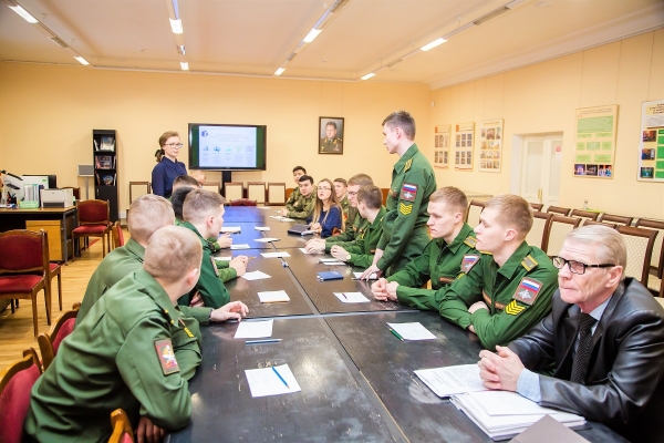 МЕТОДИСТЫ ЦДРА ПРОВЕЛИ СЕМИНАР С КУРСАНТАМИ ВОЕННОГО УНИВЕРСИТЕТА
