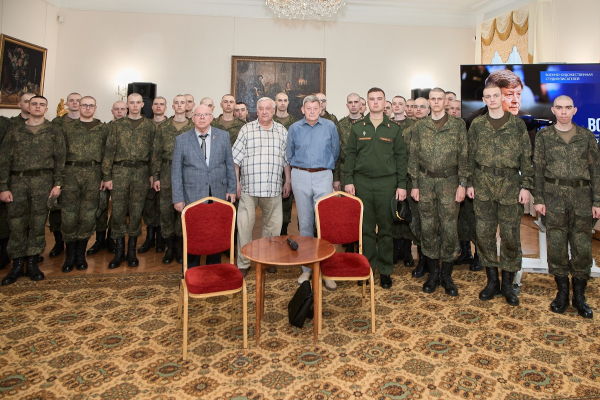 РАСКРЫВАЯ ТЕМУ ПАТРИОТИЗМА, ПРОЗАИК АЛЕКСАНДР БОНДАРЕНКО РАССКАЗАЛ О ГЕРОЯХ СВОИХ ПРОИЗВЕДЕНИЙ &ndash; РАЗВЕДЧИКАХ-НЕЛЕГАЛАХ