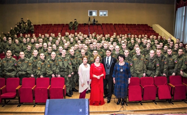 ЛИТЕРАТУРНО-МУЗЫКАЛЬНУЮ ВСТРЕЧУ, ПОСВЯЩЕННУЮ ЖЕНЩИНЕ,  ВЫСОКО ОЦЕНИЛИ В СЕМЕНОВСКОМ ПОЛКУ