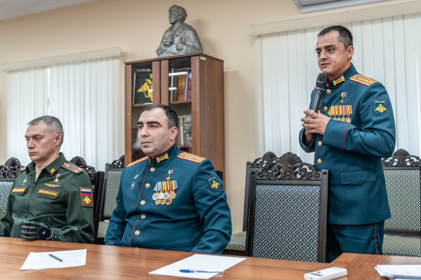 В ЦДРА НА КРУГЛОМ СТОЛЕ, ПОСВЯЩЕННОМ СПЕЦИАЛЬНОЙ ВОЕННОЙ ОПЕРАЦИИ, ВЫСТУПИЛИ ГЕРОИ БОЕВЫХ ДЕЙСТВИЙ
