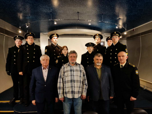УРОК МУЖЕСТВА ПРОВЕЛИ НА ПОДВОДНОЙ ЛОДКЕ