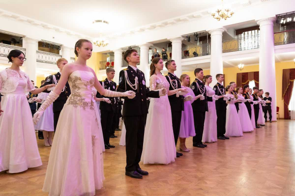 В ЧЕСТЬ ВСЕМИРНОГО ДНЯ ТЕАТРА В ЦДРА СОСТОЯЛСЯ ТЕМАТИЧЕСКИЙ БАЛ