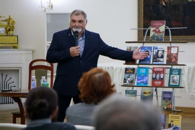&laquo;ЧЕСМА&raquo;, &laquo;БИСКАЙСКИЙ РЕКВИЕМ&raquo;, &laquo;ШТУРМ КОРФУ&raquo;, &laquo;АПРК &laquo;КУРСК&raquo; И ДРУГИЕ &ndash; В ЦДРА ПРОШЛА ВСТРЕЧА С ПИСАТЕЛЕМ МАРИНИСТОМ ВЛАДИМИРОМ ШИГИНЫМ