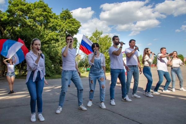 ГОРЯЧИЕ АПЛОДИСМЕНТЫ, СЛОВА БЛАГОДАРНОСТИ, ЦВЕТЫ: АРТИСТЫ ЦДРА ЗАВЕРШИЛИ МНОГОДНЕВНУЮ ТВОРЧЕСКУЮ ПОЕЗДКУ К ВОЕННОСЛУЖАЩИМ-УЧАСТНИКАМ СПЕЦИАЛЬНОЙ ВОЕННОЙ ОПЕРАЦИИ