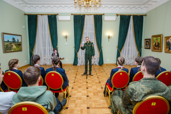 НА ПОЭТИЧЕСКИХ ЧТЕНИЯХ ИЗБРАЛИ ПОЭТА НОЯБРЯ