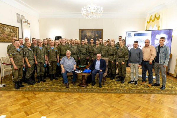 ВОЕННОСЛУЖАЩИЕ МОСКОВСКОГО ГАРНИЗОНА ВСТРЕТИЛИСЬ С ПОЭТОМ ИГОРЕМ ЯДЫКИНЫМ