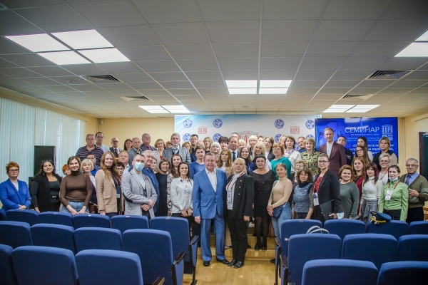 УЧАСТНИКИ МЕТОДИЧЕСКОГО КРУГЛОГО СТОЛА ПОЗНАКОМИЛИСЬ С НАПРАВЛЕНИЯМИ ДЕЯТЕЛЬНОСТИ ЦДРА