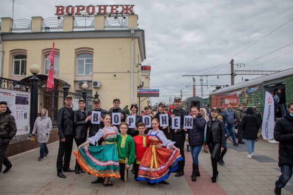 В РАМКАХ АКЦИИ МИНОБОРОНЫ РОССИИ &laquo;МЫ &ndash;АРМИЯ СТРАНЫ! МЫ &ndash; АРМИЯ НАРОДА!&raquo; СОСТОЯЛСЯ КОНЦЕРТ АРТИСТОВ ЦДРА В ВОРОНЕЖЕ