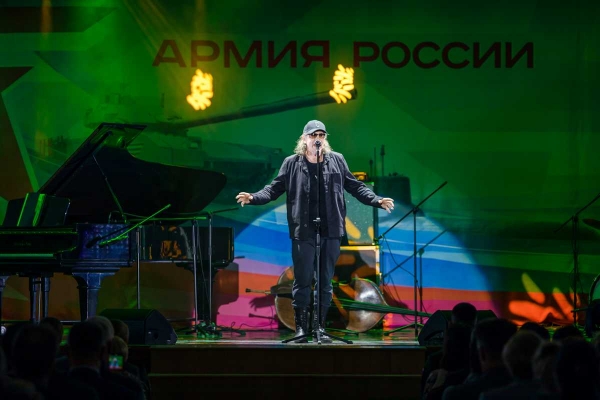 В РАМКАХ ПРОЕКТА ЦДРА &laquo;В КРУГУ ДРУЗЕЙ&raquo; СОСТОЯЛСЯ ПРАЗДНИЧНЫЙ КОНЦЕРТ, ПОСВЯЩЕННЫЙ ДНЮ ЗАЩИТНИКА ОТЕЧЕСТВА
