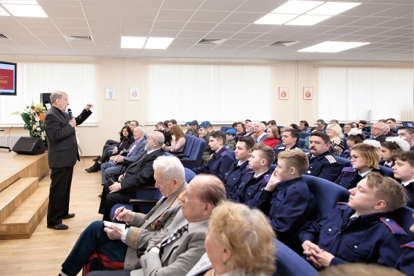 НА КОНФЕРЕНЦИИ ПРЕДМЕТНО ГОВОРИЛИ О ПРОБЛЕМАХ МОЛОДЕЖИ