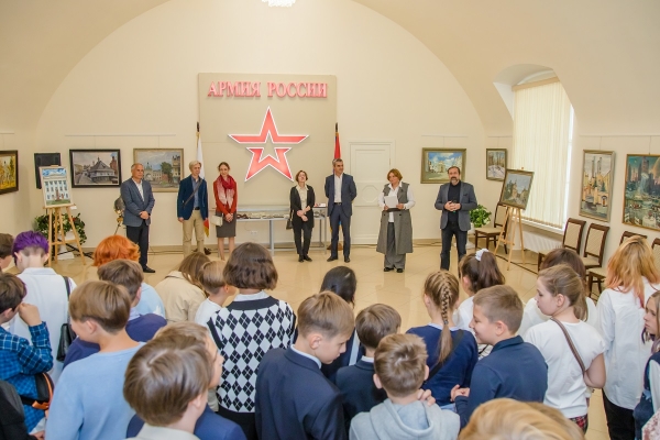 В ЧЕСТЬ ДНЯ ГОРОДА МОСКВЫ В ЦДРА ОТКРЫЛАСЬ ХУДОЖЕСТВЕННАЯ ВЫСТАВКА &laquo;ЛУЧШИЙ ГОРОД ЗЕМЛИ&raquo;