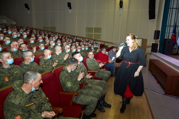 КОНЦЕРТ ДЛЯ ВОИНОВ-СЕВАСТОПОЛЬЦЕВ: О ПОБЕДЕ В СТИХАХ И ПЕСНЯХ