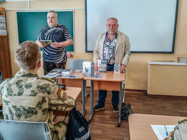ТВОРЧЕСКАЯ ВСТРЕЧА ВОЕННЫХ ПИСАТЕЛЕЙ С КАДЕТАМИ БЫЛА ПОСВЯЩЕНА 120-ЛЕТНЕМУ ЮБИЛЕЮ М.А. ШОЛОХОВА