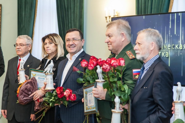 ГЛАВНЫЙ ПРИЗ КОНКУРСА &laquo;ЗОЛОТОЙ СОКОЛ-2019&raquo; ИЗГОТОВИЛИ УМЕЛЬЦЫ ДУЛЕВСКОГО ФАРФОРОВОГО ЗАВОДА