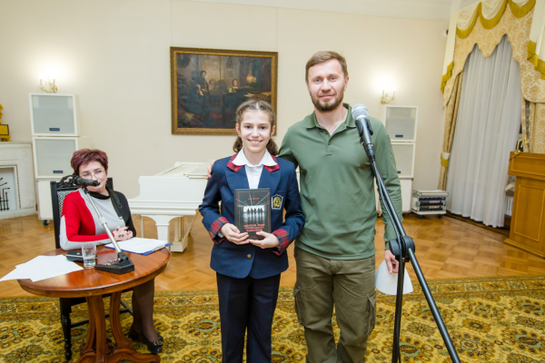 УЧАСТНИКОВ ПОЭТИЧЕСКИХ ЧТЕНИЙ ВДОХНОВЛЯЛ ВЕТЕРАН СПЕЦНАЗА
