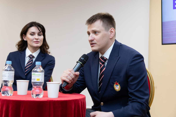 В ЦДРА СОСТОЯЛАСЬ ВСТРЕЧА СО ЗВЁЗДАМИ АРМЕЙСКОГО СПОРТА