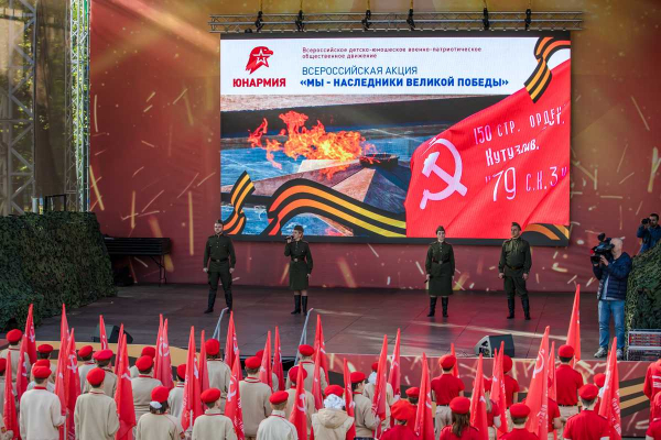 АРТИСТЫ ЦДРА ВЫСТУПИЛИ С КОНЦЕРТНОЙ ПРОГРАММОЙ НА ЮНАРМЕЙСКОЙ АКЦИИ &laquo;МЫ &ndash; НАСЛЕДНИКИ ВЕЛИКОЙ ПОБЕДЫ&raquo; НА ПОКЛОННОЙ ГОРЕ